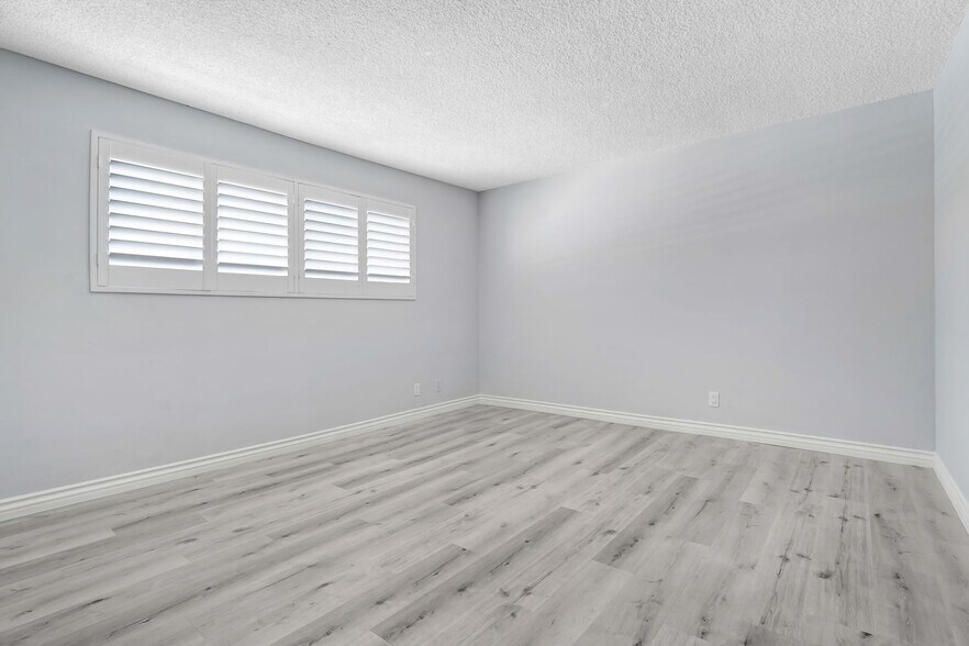 Building Photo - 12246 Montana Ave