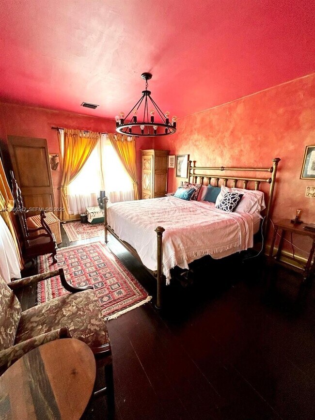 Building Photo - 168 NE 44th St