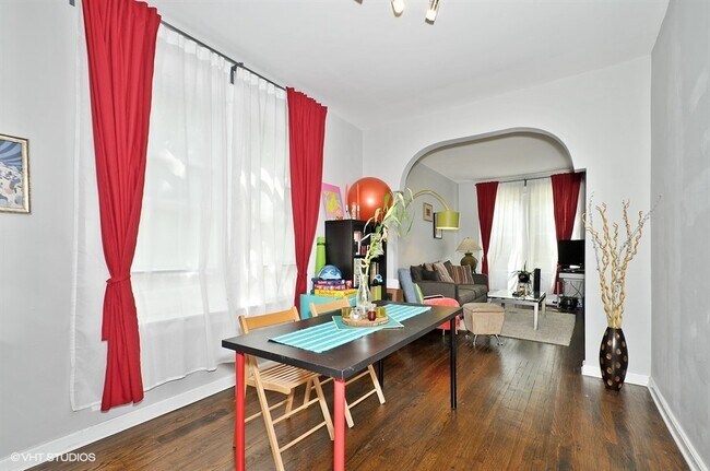 Building Photo - 1701 N Maplewood Ave