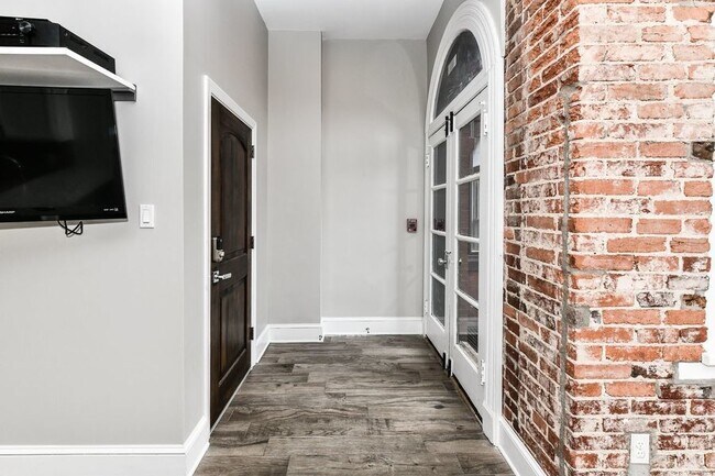 Building Photo - 1227 15th St NW