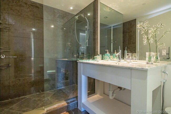 Building Photo - 475 Brickell Ave