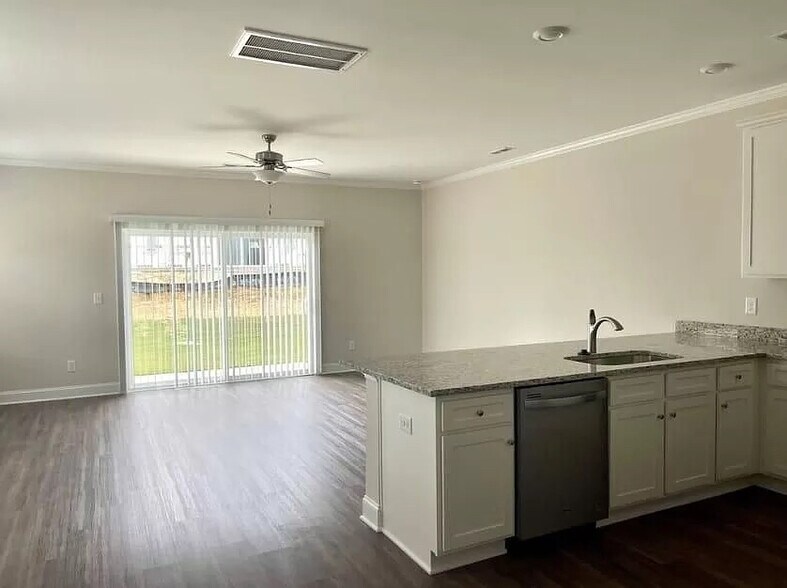 Building Photo - Room in Townhome on Thalweg Dr