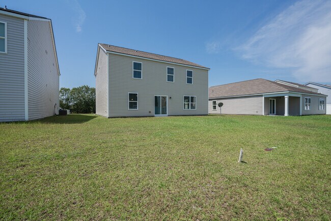 Building Photo - 135 Davila St