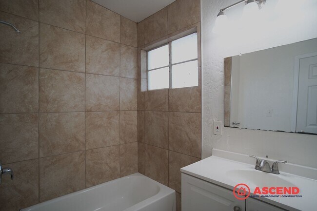 Building Photo - 190 Price St