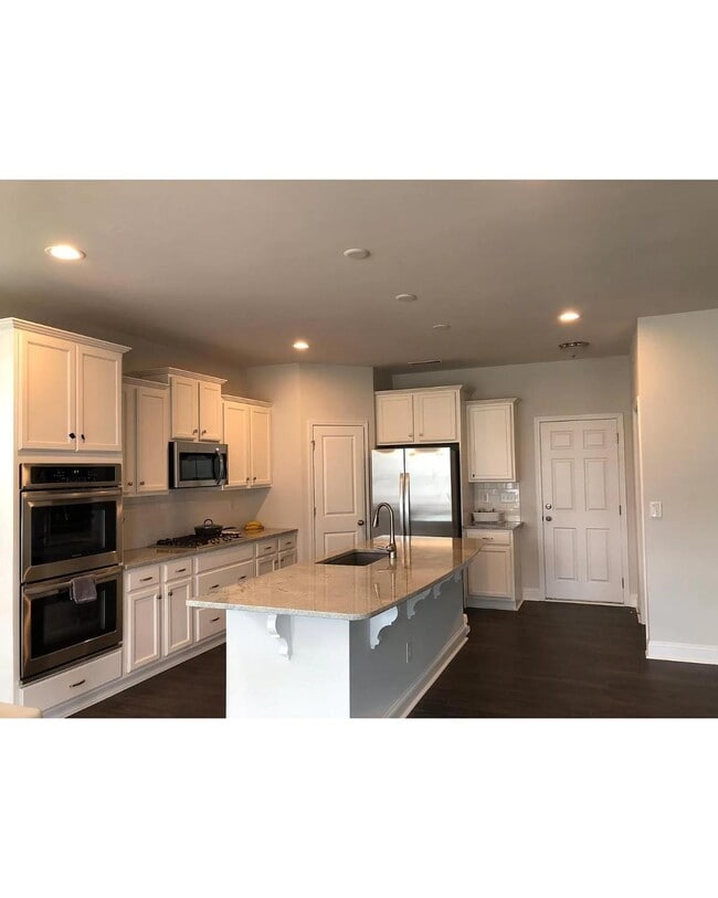 Building Photo - 7681 Tanglewood Wy