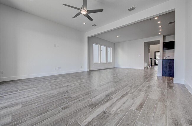 Building Photo - 8604 Pine Muhly Dr