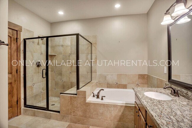 Building Photo - 13412 N Alexis Dr