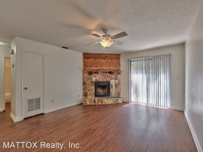 Building Photo - 2 br, 1.5 bath House - 4791 Leah Court