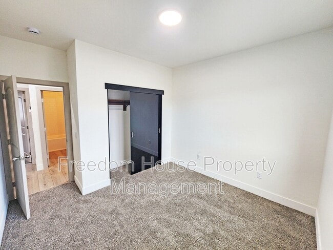 Building Photo - 1340 Arrowhead St