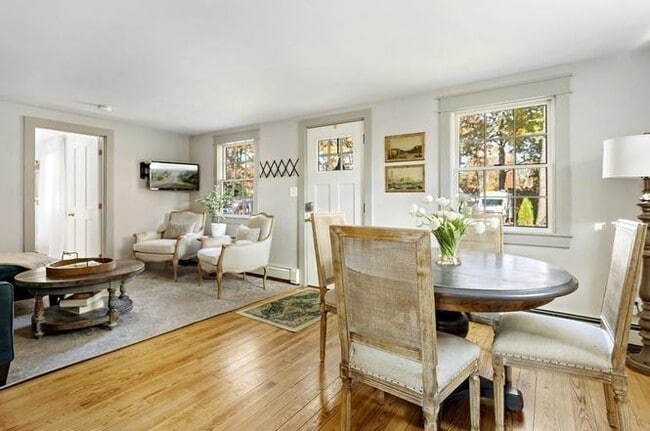 Building Photo - 10 Greenwood St