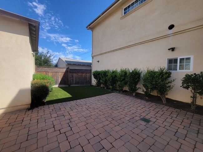 Building Photo - 3240-3242 Cerritos Ave