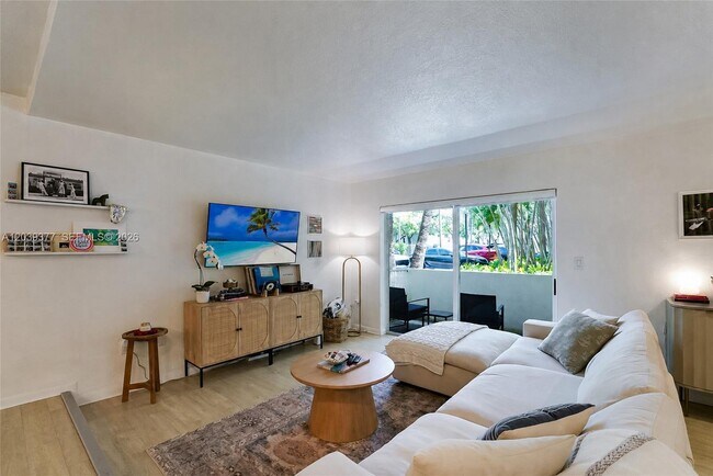 Building Photo - 8950 SW 69th Ct