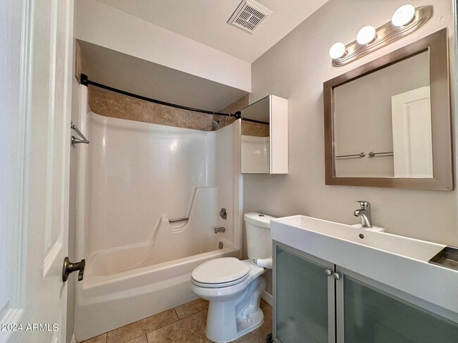 Building Photo - 10628 S 44th Pl