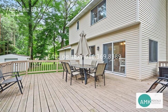 Building Photo - 760 Pine Bay Dr