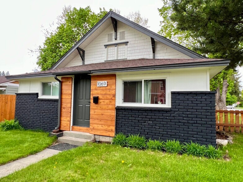 Building Photo - 1069 N 1st St