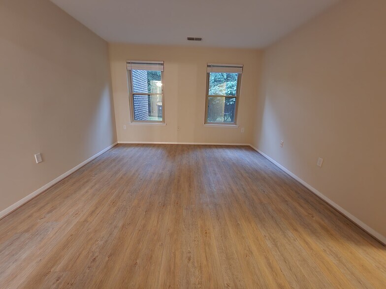Master bed - 7908 Pearlbush Dr