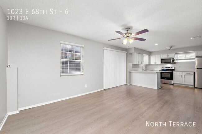 Building Photo - 1023 E 68th St