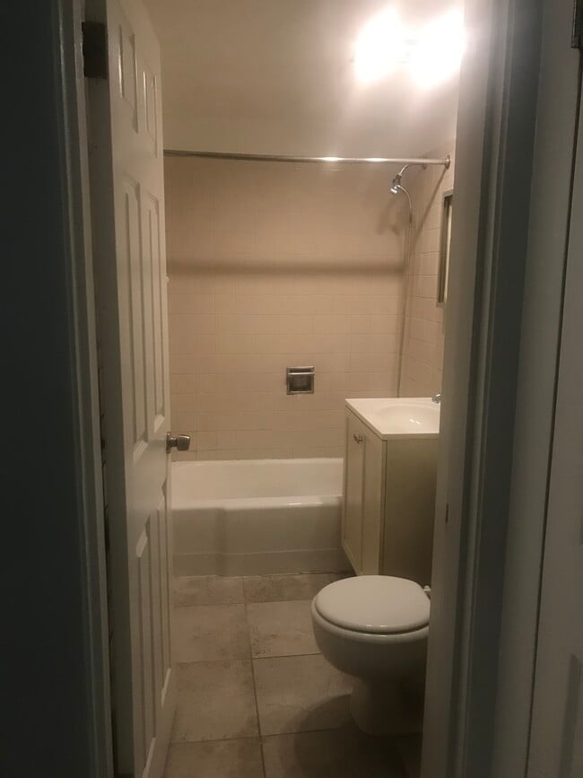 Building Photo - 200 E Algonquin Rd