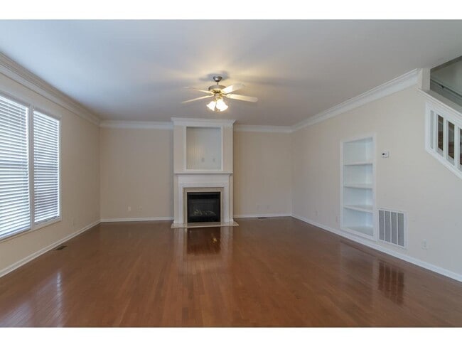 Building Photo - 2043 Sinclair Trce