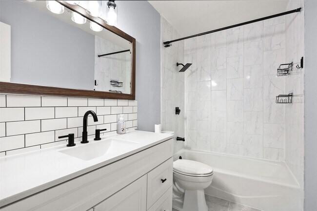 Building Photo - 7314 Robin St