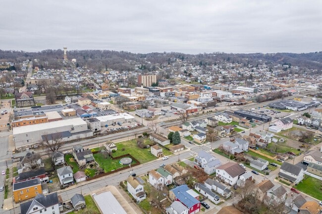 Building Photo - SCORE 1ST MONTH'S RENT FREE IF SIGNED BY DEC 12! Beautiful 2 bedroom home in Coraopolis available...