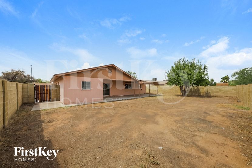 Building Photo - 4702 W Paradise Ln