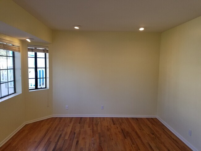 Building Photo - 3-Bedroom Home with Bonus Space | South Redondo Beach | Near Coast
