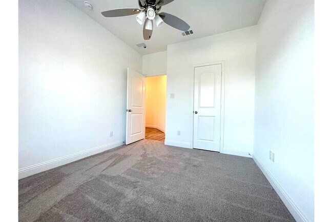 Building Photo - 2818 Diamondback Dr