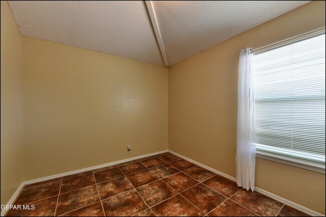 Building Photo - 683 Teichelkamp Dr