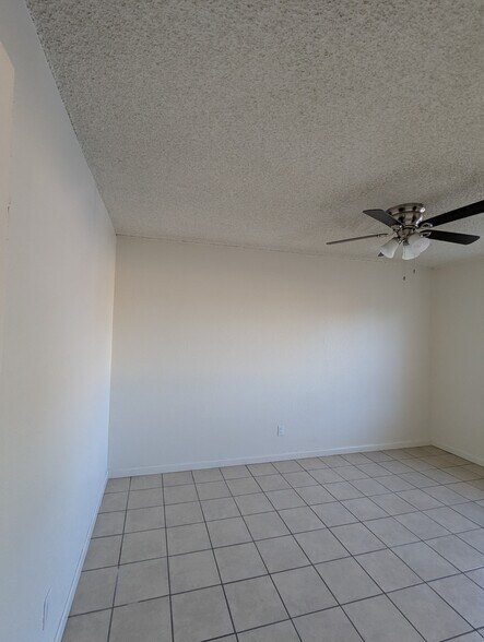 Building Photo - 1420 N Evergreen St