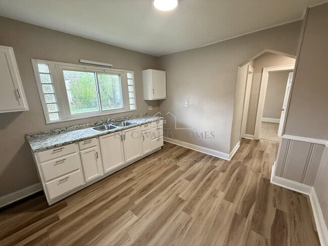 Building Photo - 656 Hammel St