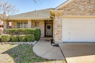 Building Photo - Beautiflly Furnished 3 bed, 2 Bath Home in...
