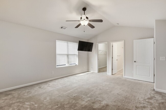 Building Photo - Move-In Ready 4BR | Space, Location & Value All in One