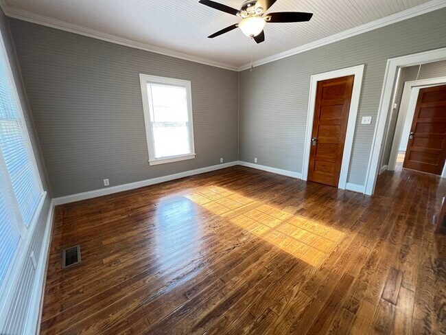 Building Photo - Historic mill house in hot Fort Mill SC with amazing kitchen!