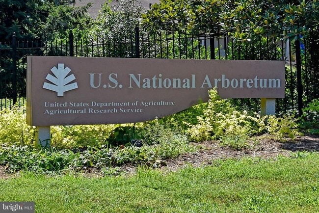 Building Photo - 1016 17th Pl NE