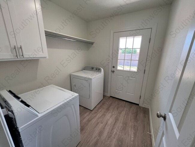 Building Photo - Brand new 2 bedroom 2 bath duplex