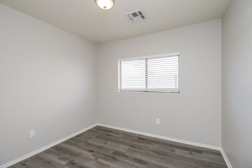 Building Photo - 10442 E Arcadia Ave