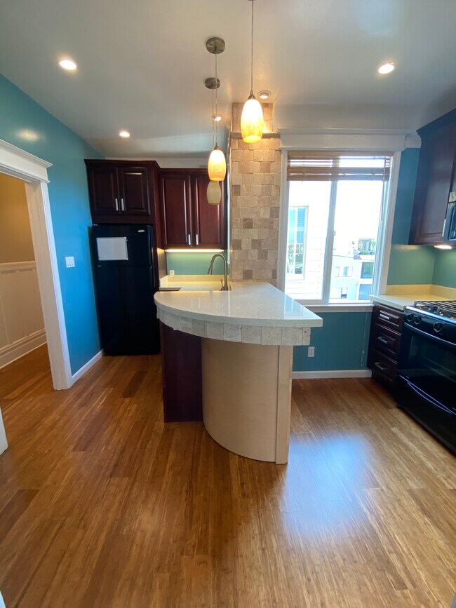 Kitchen - 3224A Steiner St