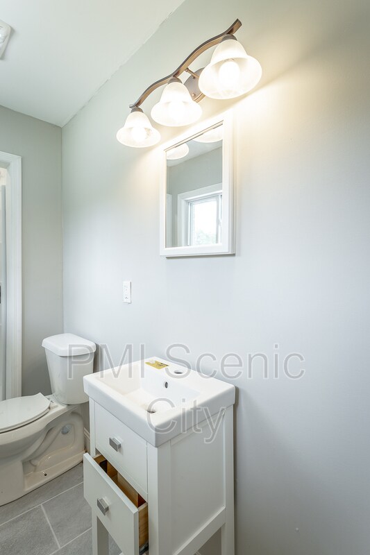 Building Photo - 1375 Orbit Dr