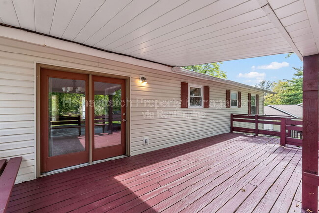 Building Photo - 33 Pershing Lake Dr