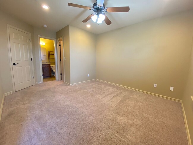 Building Photo - 5710 Saluki Dr