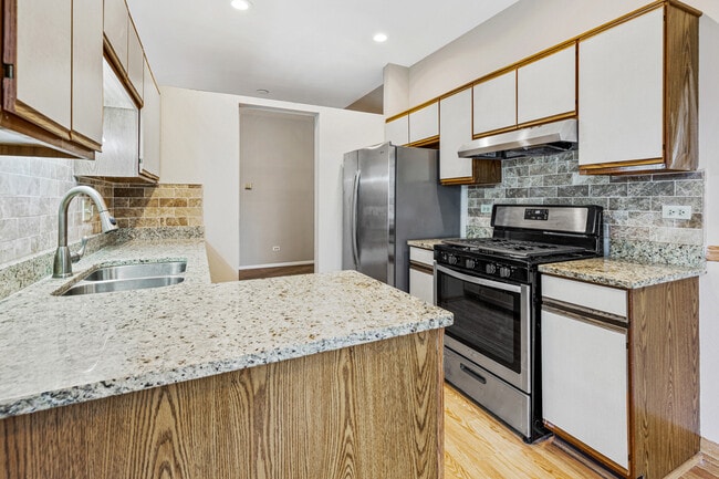 Building Photo - 1665 Commodore Ct