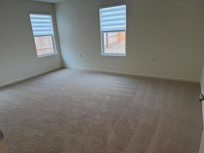 Building Photo - 632 Skyler Ln