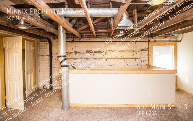 Building Photo - 607 Main St. #03