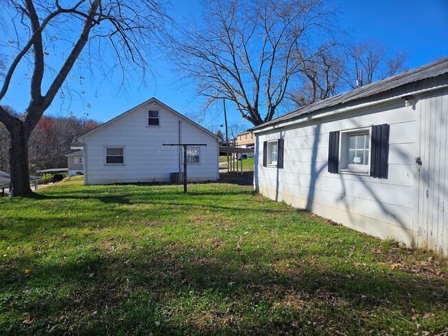 Building Photo - Single Family Rental Home - 3BR-1BA - New ...