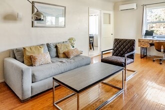 4967 Ellenwood - Living Room - 4965 Ellenwood Dr