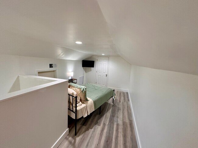 Building Photo - 47 Brentwood Dr