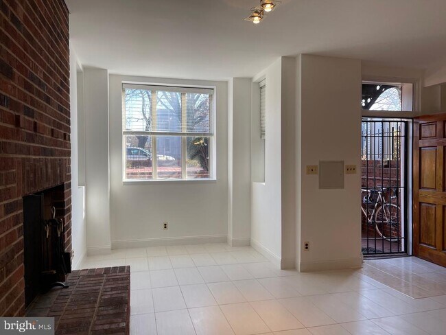 Building Photo - 1246 Maryland Ave NE