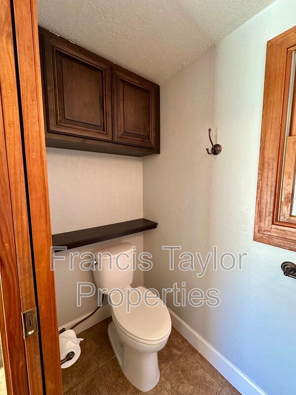 Building Photo - 441 E 7th Ave