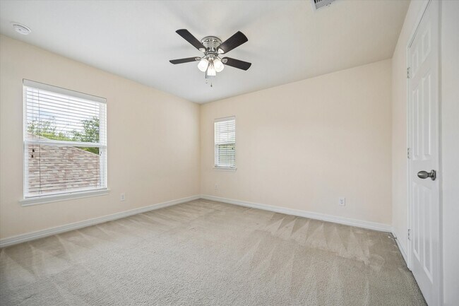 Building Photo - 10108 Hidden Creek Falls Ln